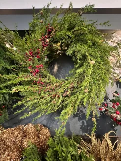 Christmas Land Gold, Red & Green: So This Is Christmas*50″ (127Cm) Green Spray And Red Berry Christmas Wreath
