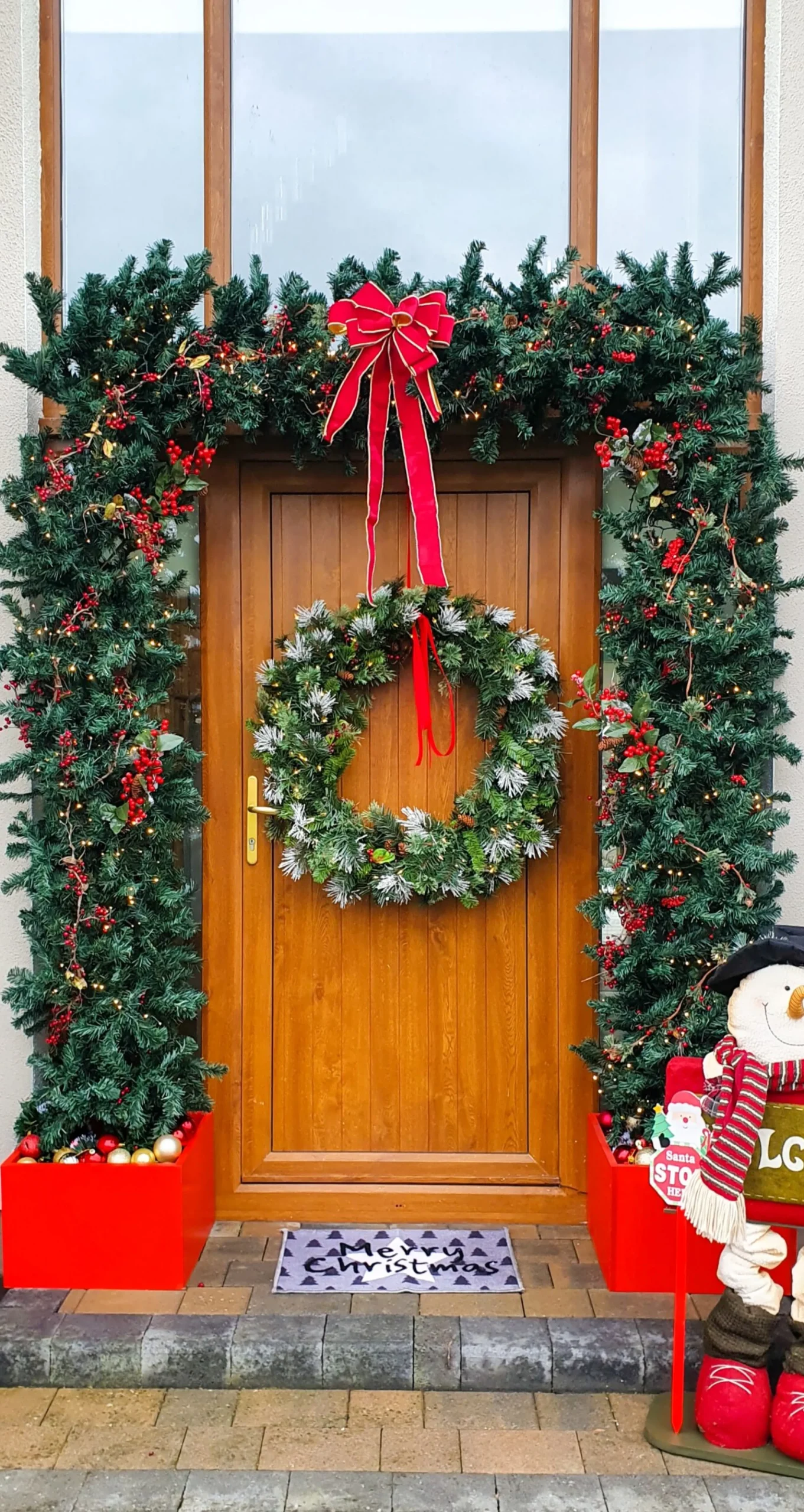 Christmas Land Wreaths Pre-Lit-36″ (91Cm) Wintry Pine Pre-Lit Christmas Wreath With Cones, Red Berries & Snowflakes