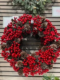 Christmas Land Gold, Red & Green: So This Is Christmas*Berry Pinecone Christmas Wreath – 45 Cm