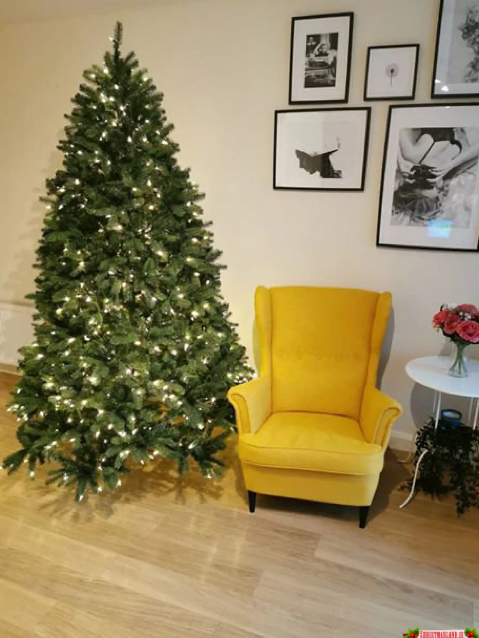 Christmas Land Pre-Lit Christmas Trees-7.5Ft Feel Real Newberry Spruce Pre-Lit Artificial Christmas Tree