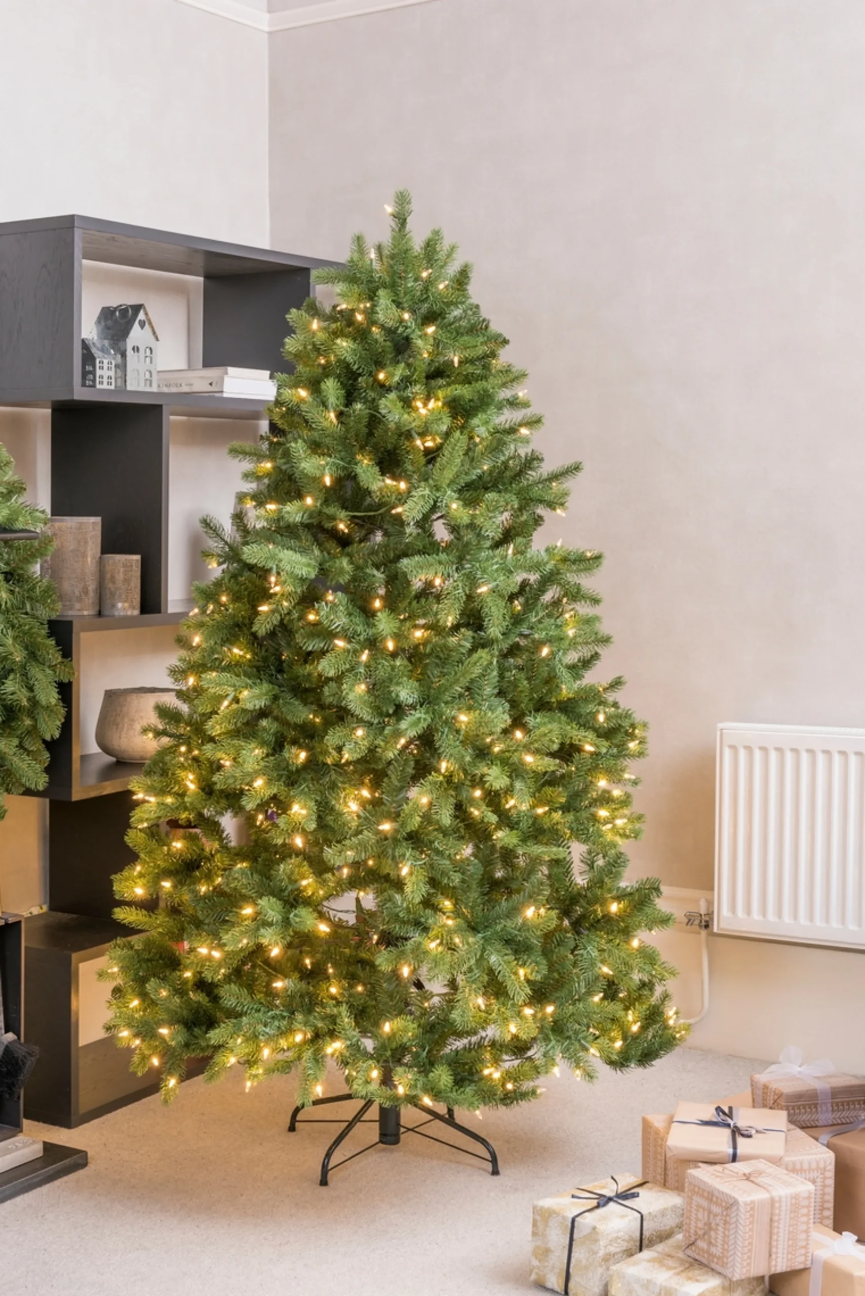 Christmas Land Pre-Lit Christmas Trees-7.5Ft Feel Real Newberry Spruce Pre-Lit Artificial Christmas Tree